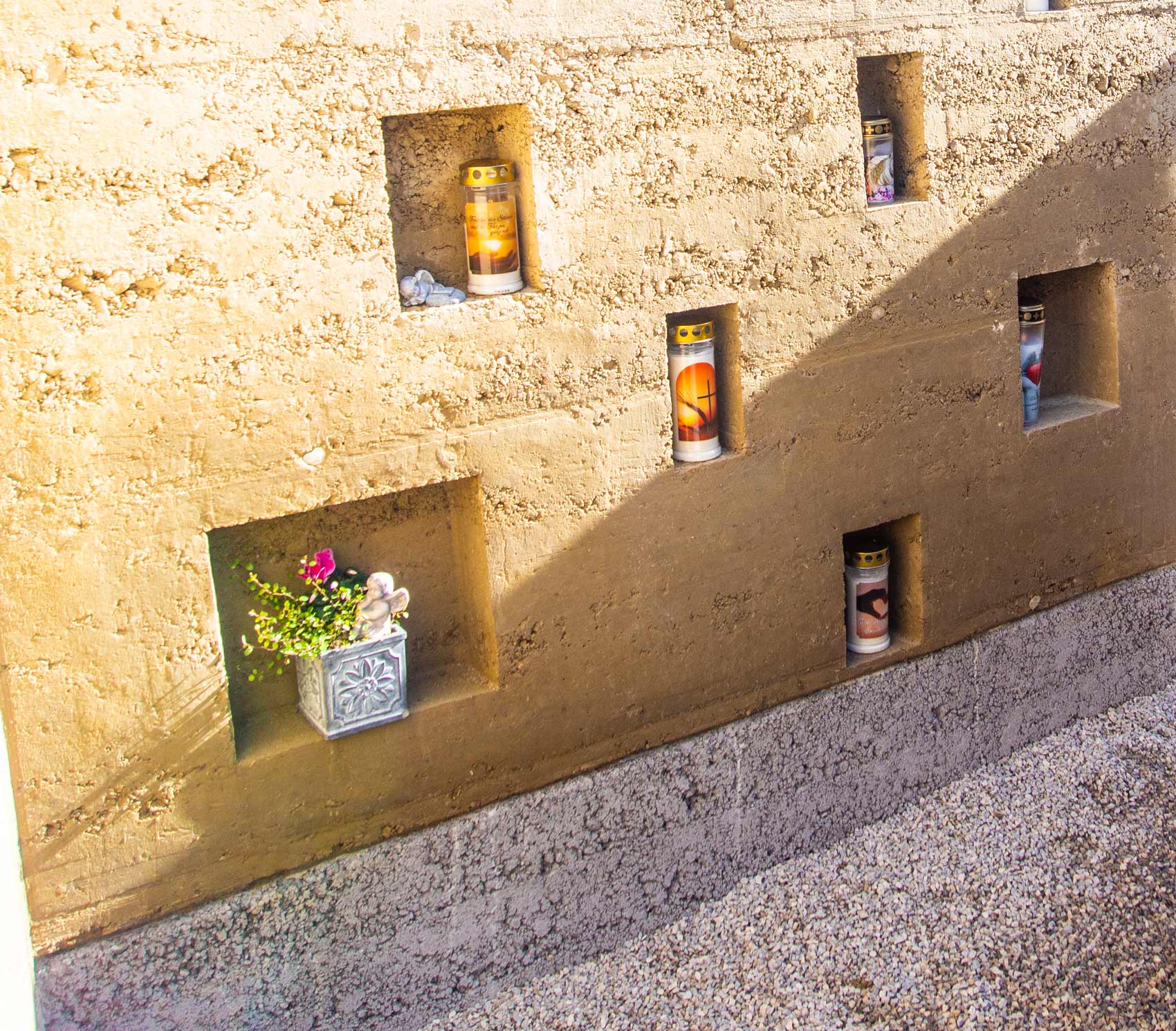 Nischenwand Sternenkindergrab